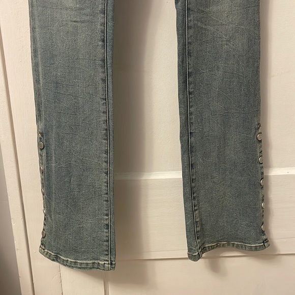Blank NYC high rise jeans with snap bottom NWT - Picture 3 of 8